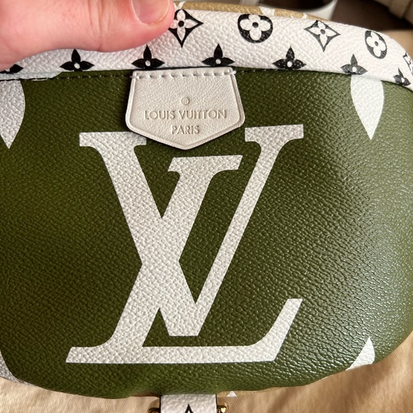 LOUIS VUITTON BUM BAG GIANT MONOGRAM KHAKI GREEN BEIGE FANNY PACK - Picture 4 of 14